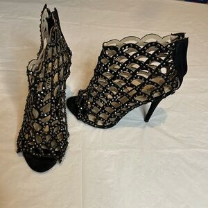 Zigi Soho rhinestone‎ peep toe bootie, size 6.